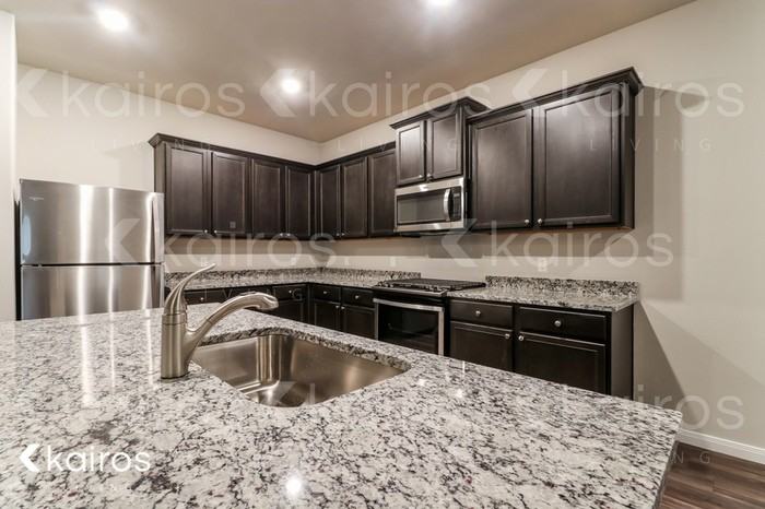 913 Nw 4th St - Photo 6 of 16