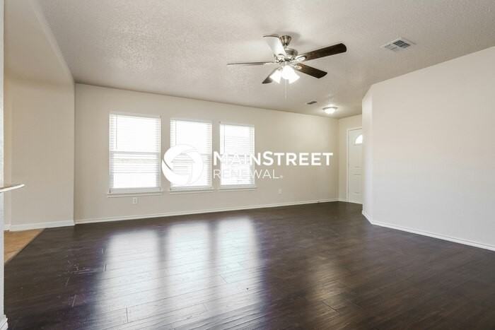 1225 Mccary St - Photo 5 of 18