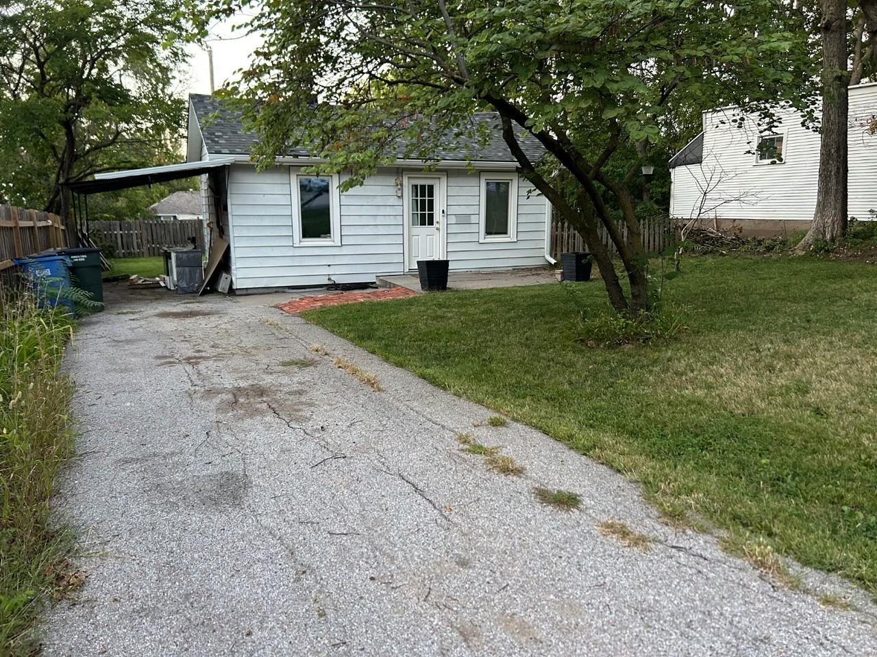 1610 Burr St - Photo 3 of 20