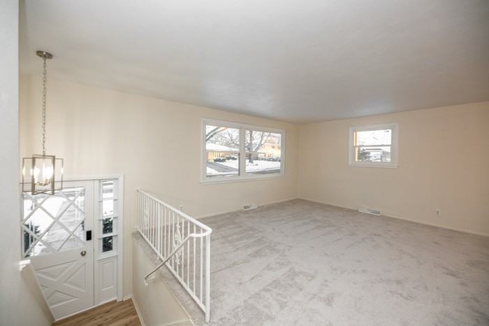 6809 North Kimberly Drive - Photo 3 of 32