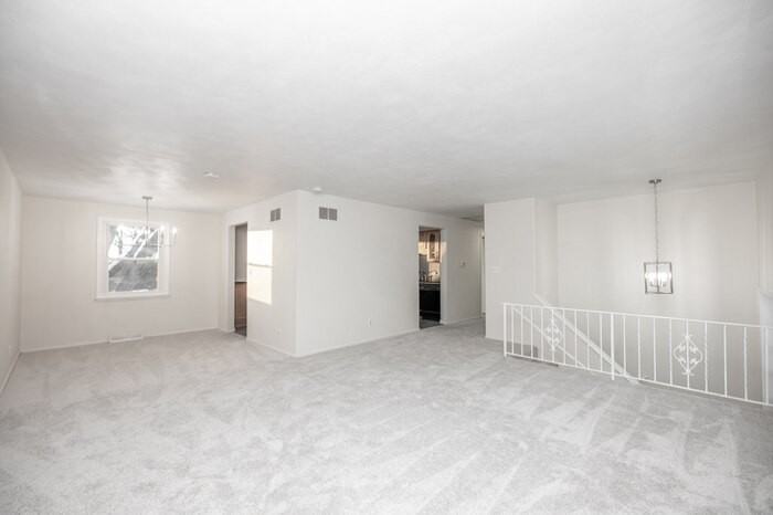 6809 North Kimberly Drive - Photo 4 of 32