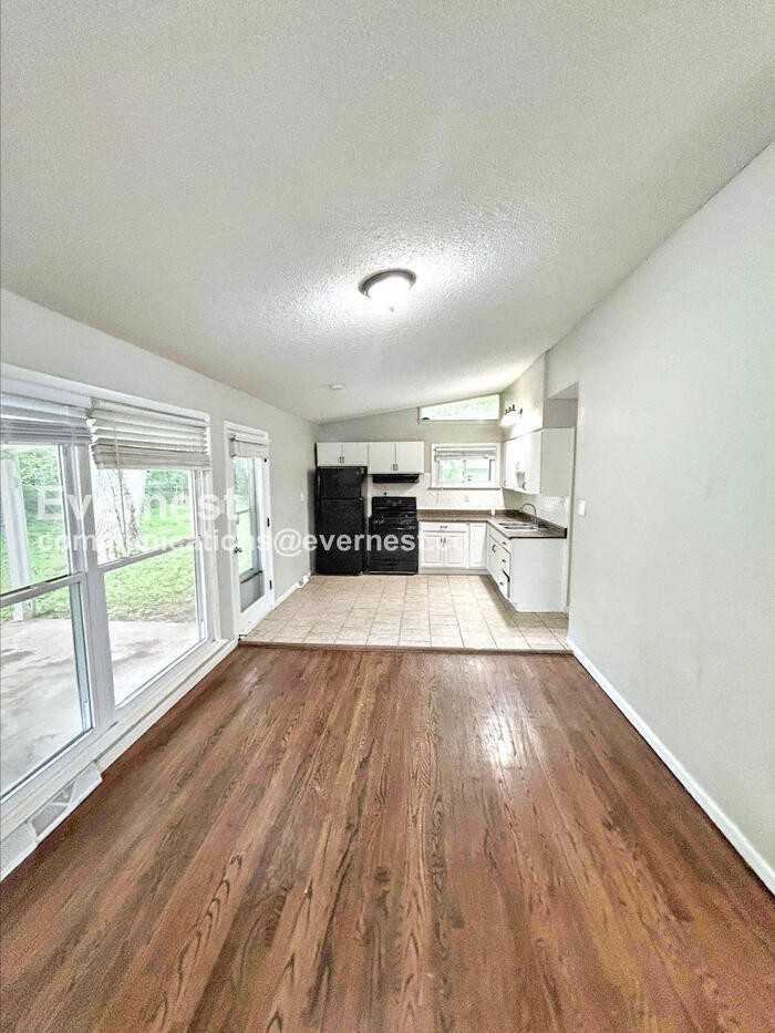 1130 Trampe Ave - Photo 4 of 19