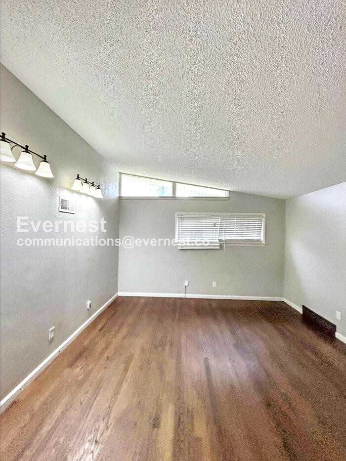 1130 Trampe Ave - Photo 5 of 19