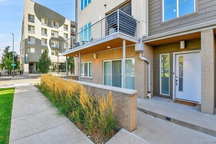 177 S Harrison St - Photo 3 of 29