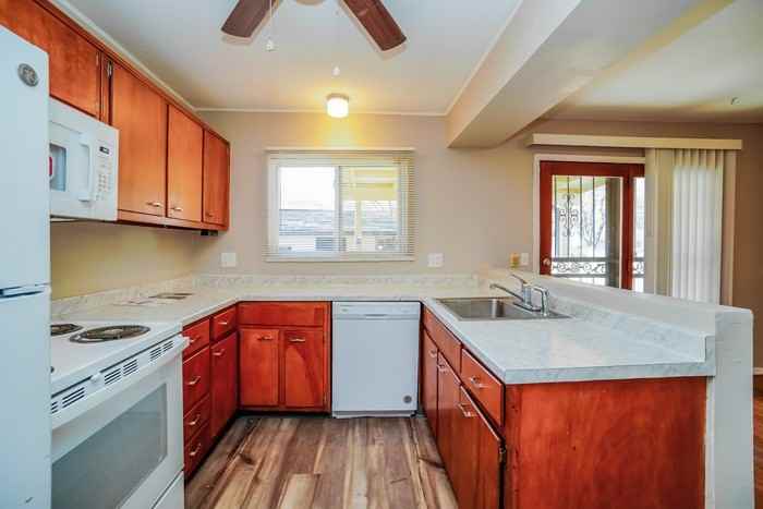 2821 Fleet Rd - Photo 6 of 13