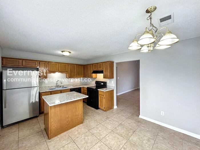 7036 Foxhall Dr - Photo 2 of 22