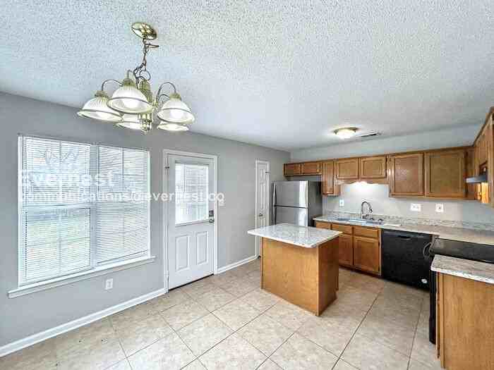 7036 Foxhall Dr - Photo 3 of 22