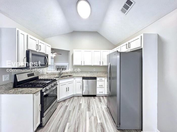 320 Ashely Woods Drive - Photo 3 of 24