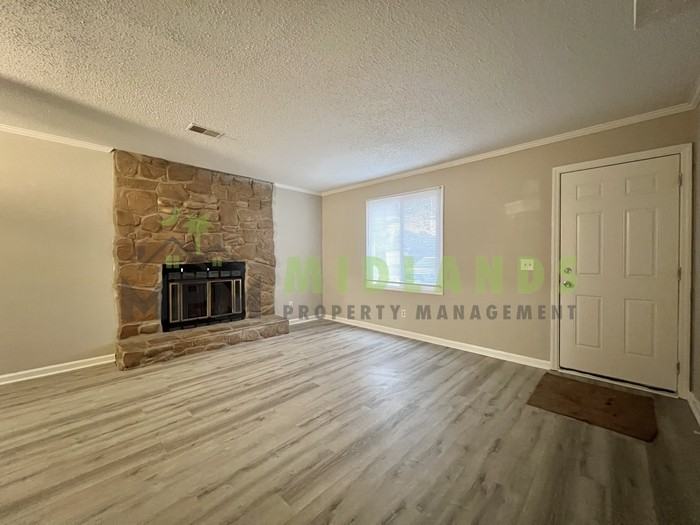 204 S Cromwell St #C - Photo 4 of 40