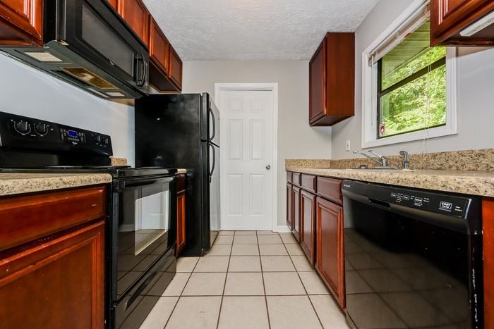 999 Fairview Rd - Photo 5 of 15