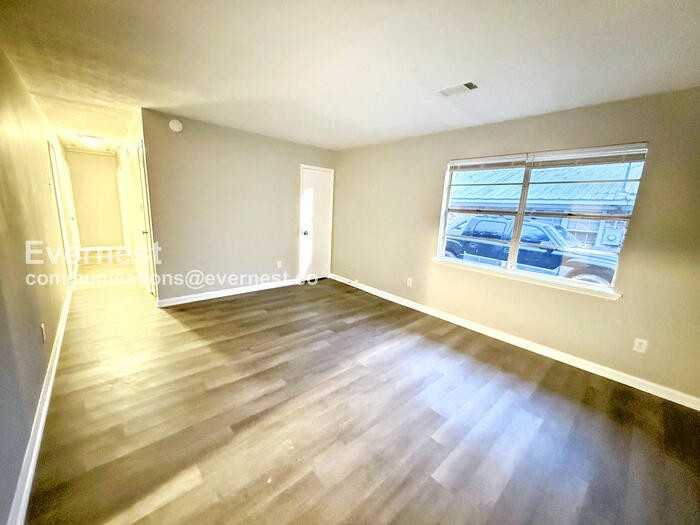 436 Henry St - Photo 5 of 22