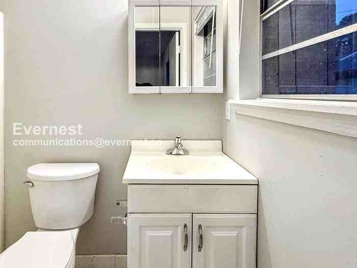 436 Henry St - Photo 7 of 22