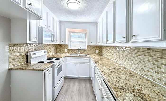 2709 27th Ave N - Photo 3 of 22