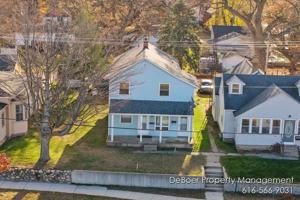 featured image of 1621 Lakeshore Drive