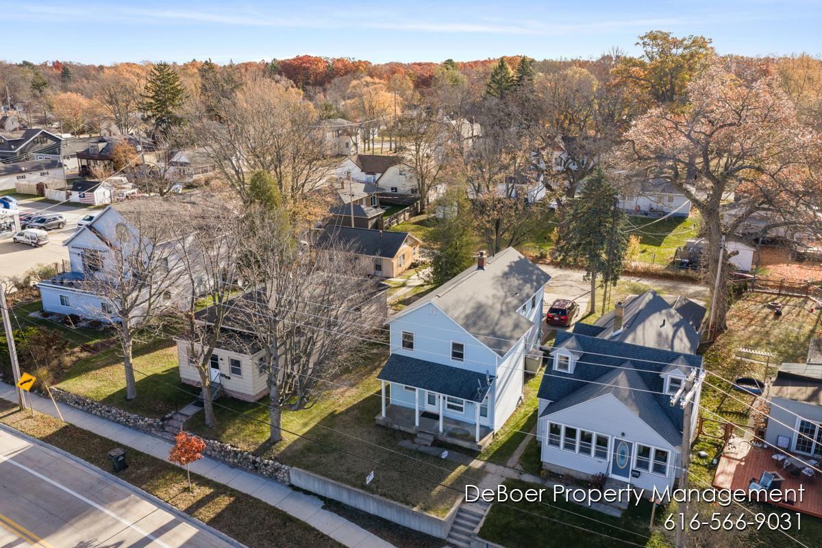 1621 Lakeshore Dr - Photo 3 of 5