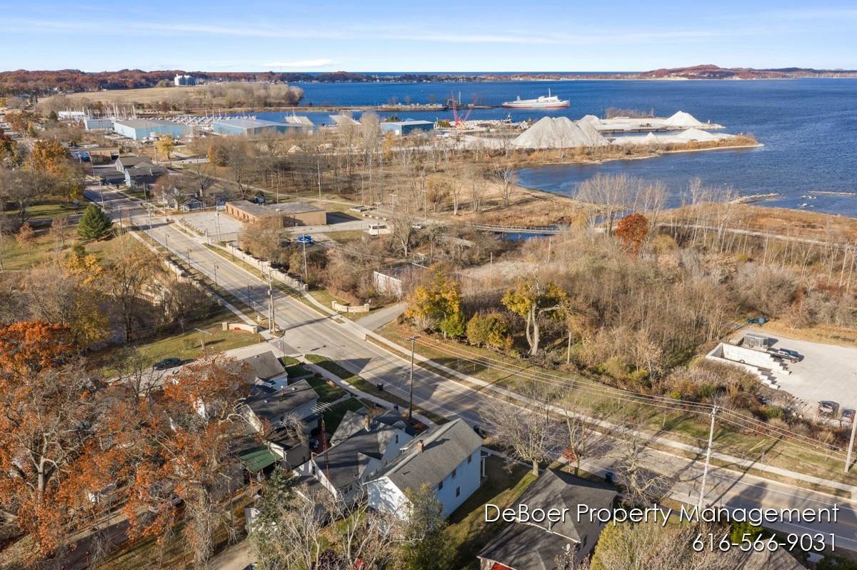 1621 Lakeshore Dr - Photo 4 of 5