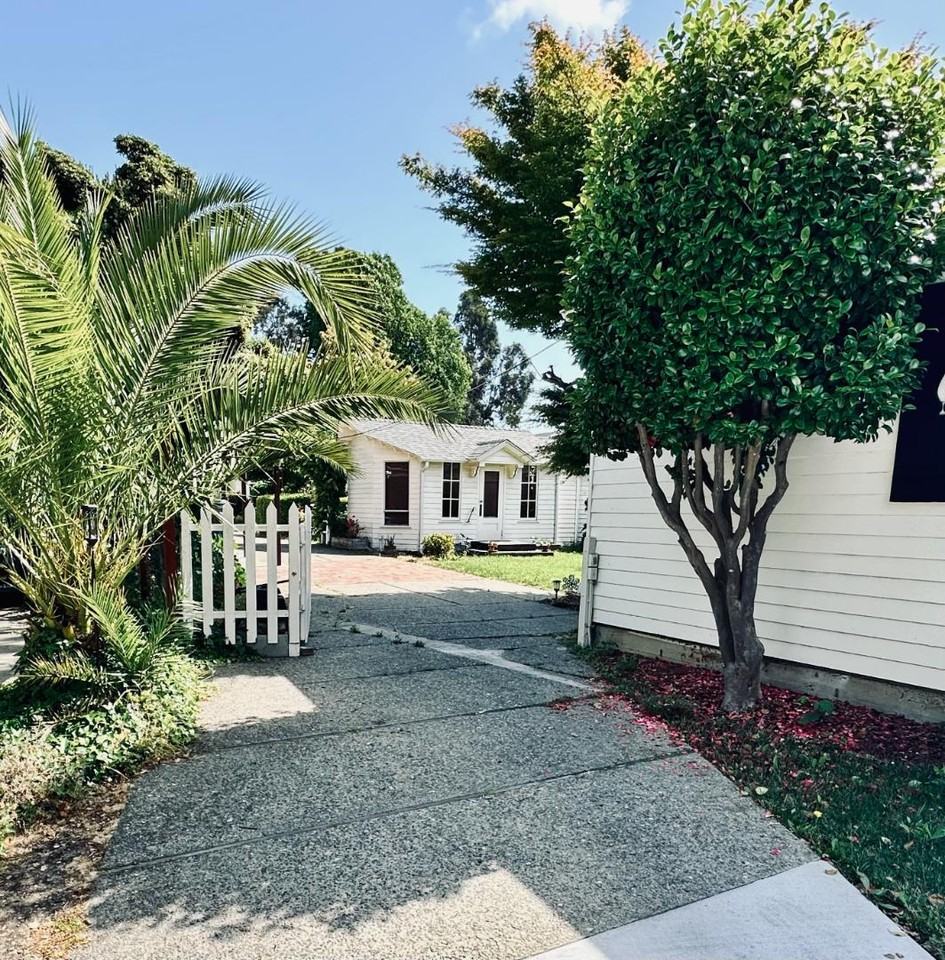 Garden Retreat - Photo 2 of 10