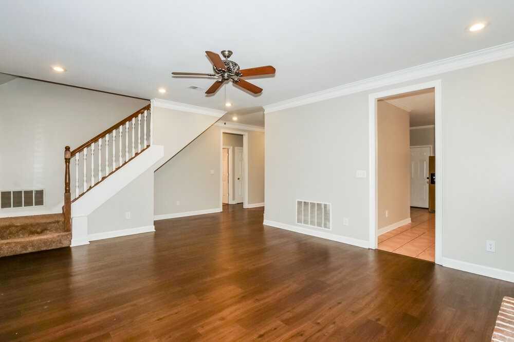 2644 Graystone Dr - Photo 5 of 17