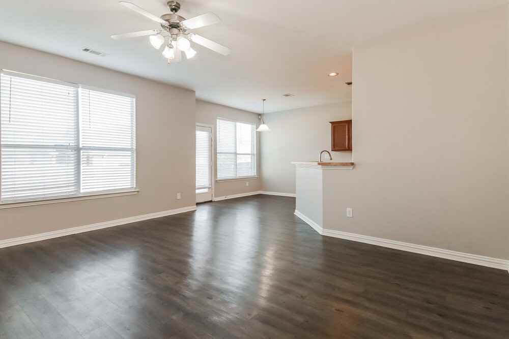 609 Cove Ct - Photo 5 of 17