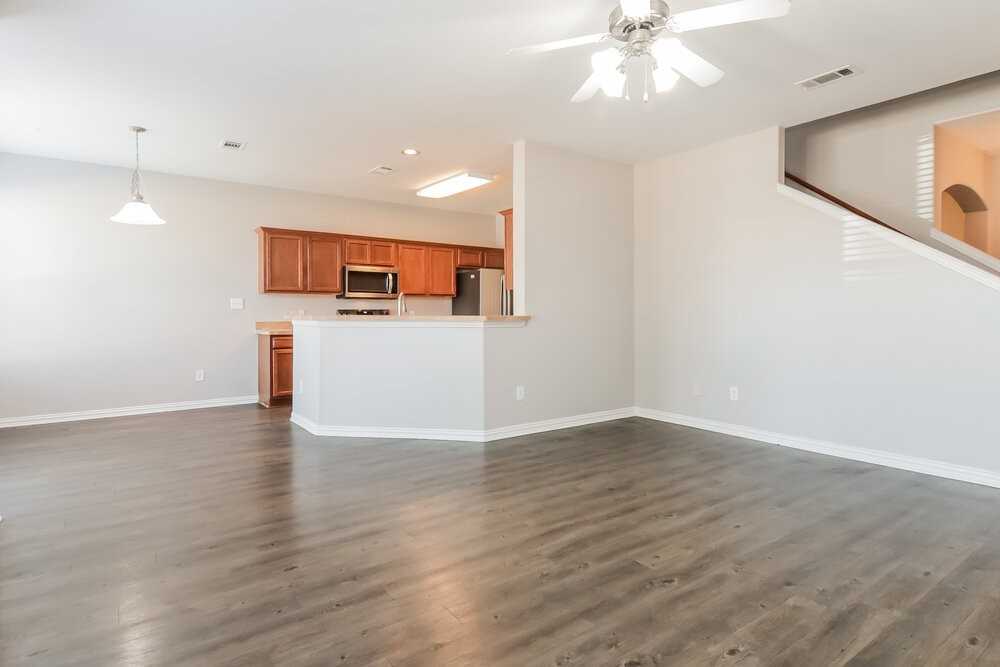 609 Cove Ct - Photo 6 of 17