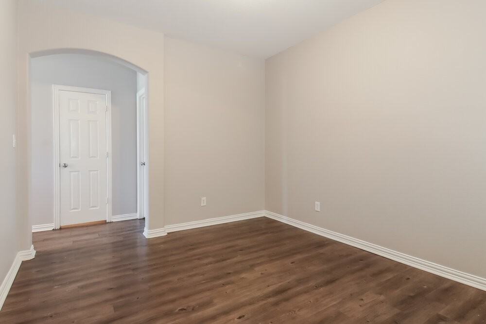 609 Cove Ct - Photo 7 of 17