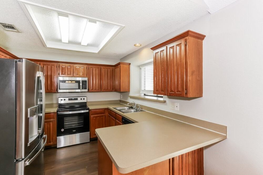 7933 Clear Brook Cir - Photo 7 of 16