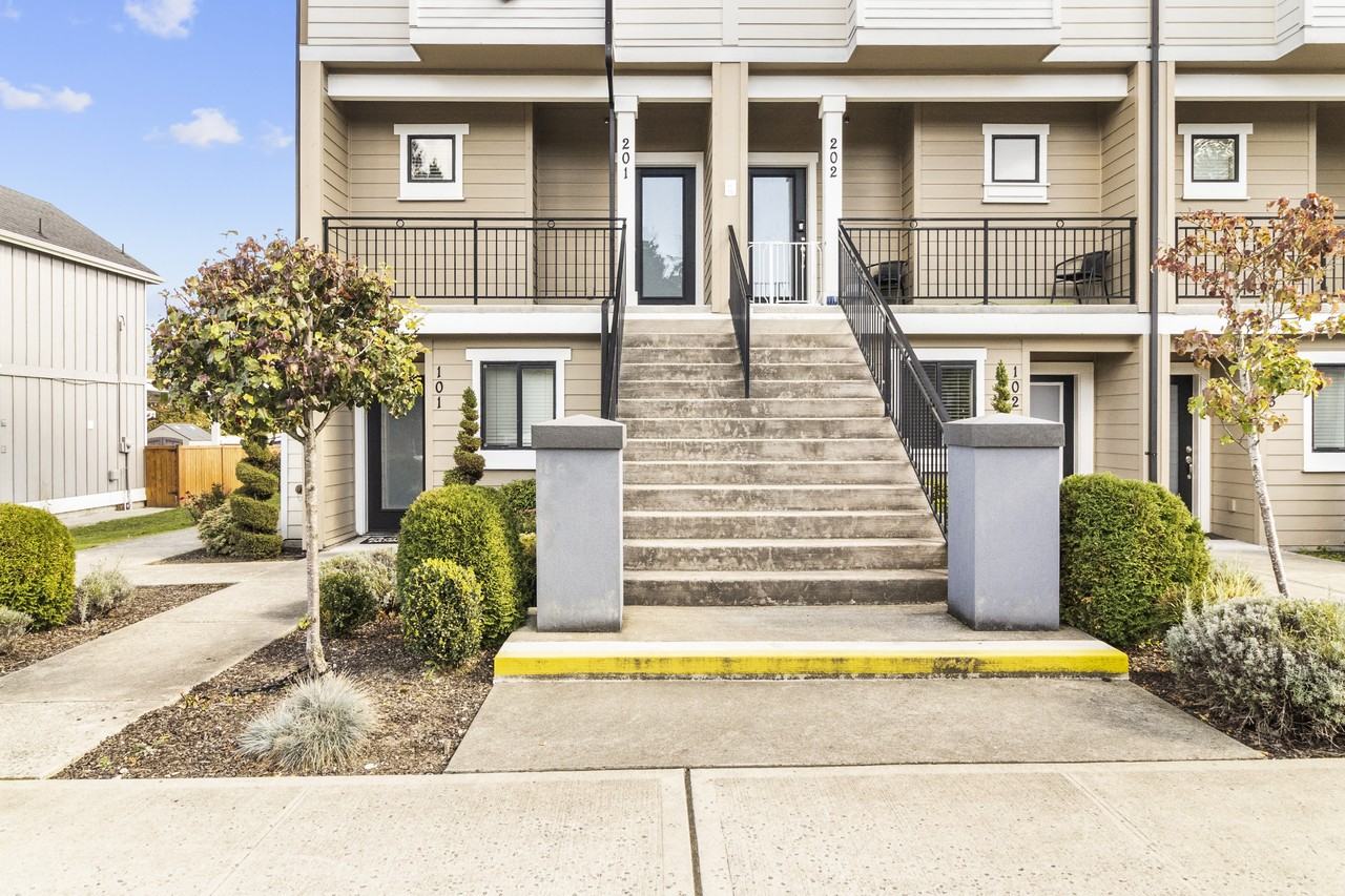 Allenmore Brownstones 2335 State Street - 204 - Photo 7 of 13