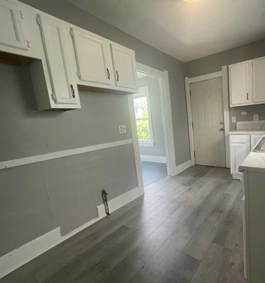 554 Lucas St - Photo 6 of 15