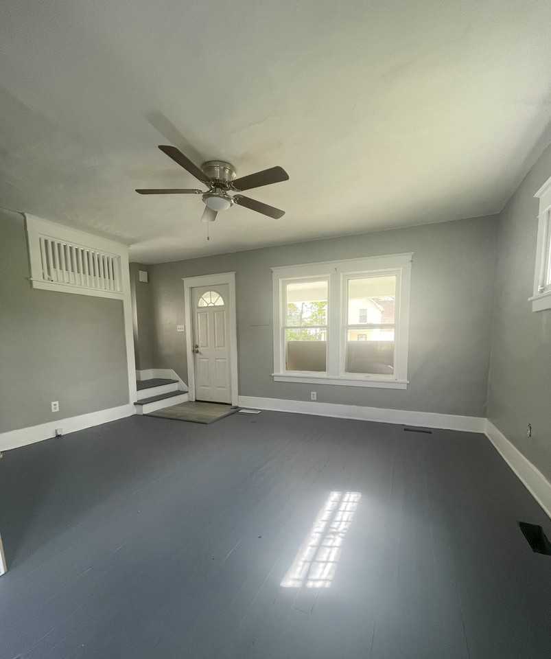 554 Lucas St - Photo 7 of 15