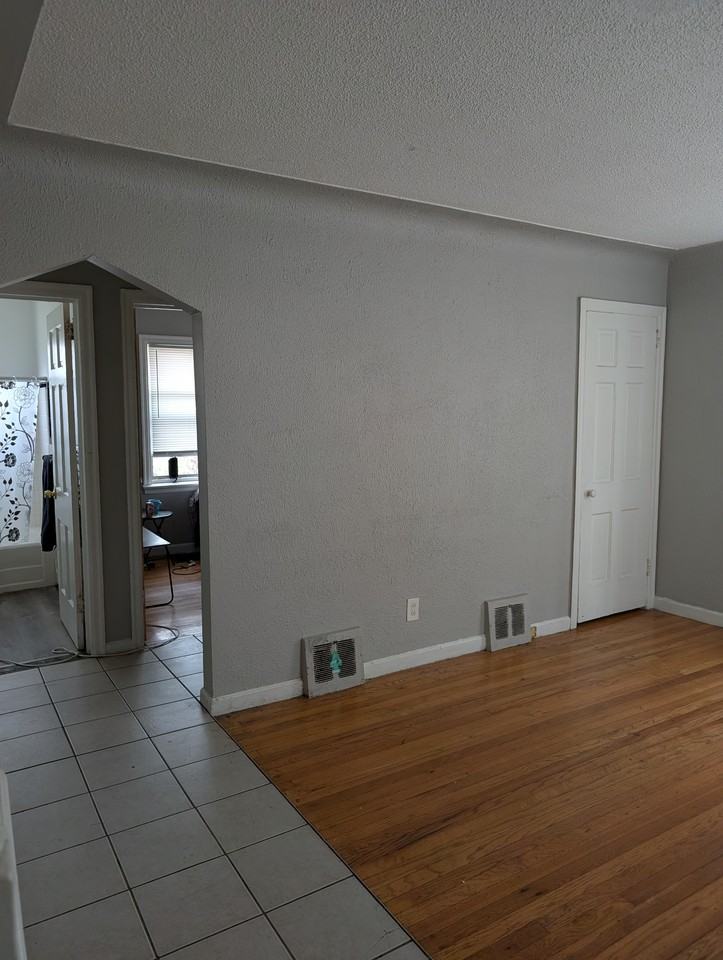 12084 Vaughan St #1 - Photo 3 of 17