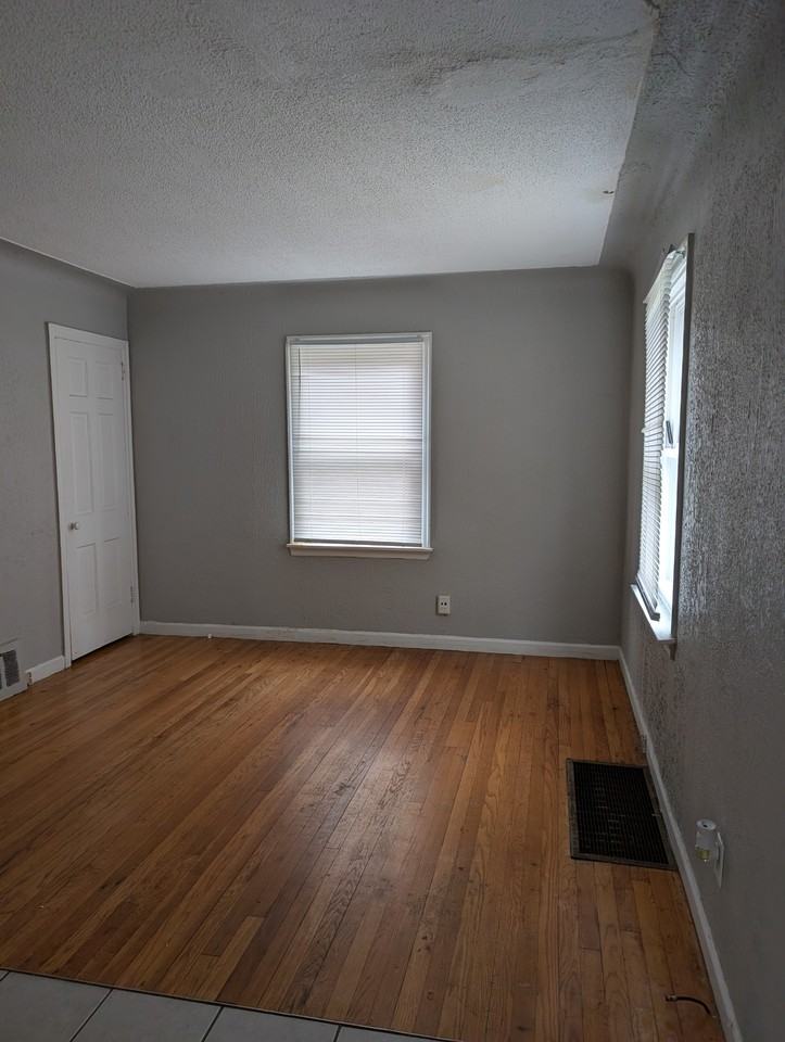 12084 Vaughan St #1 - Photo 4 of 17