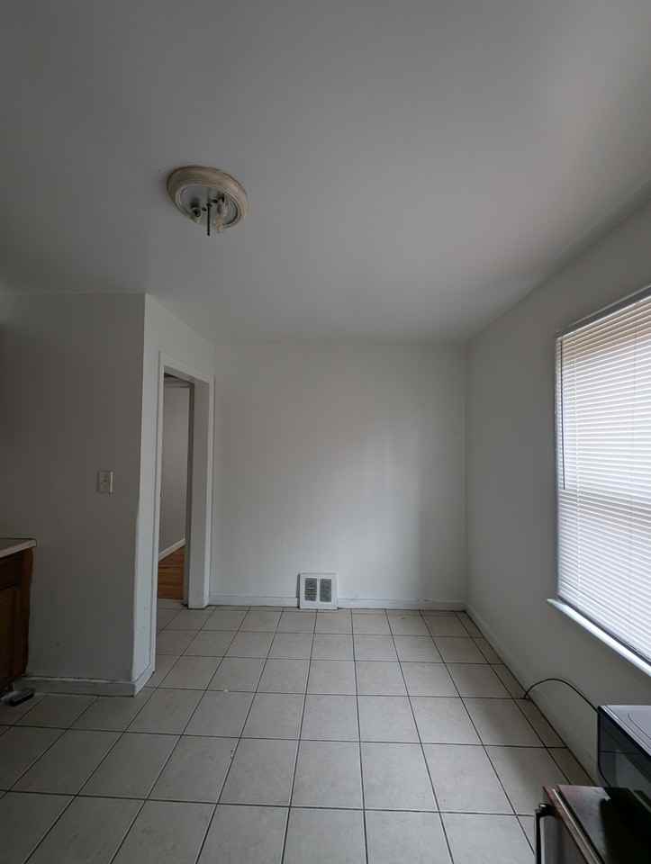 12084 Vaughan St #1 - Photo 7 of 17