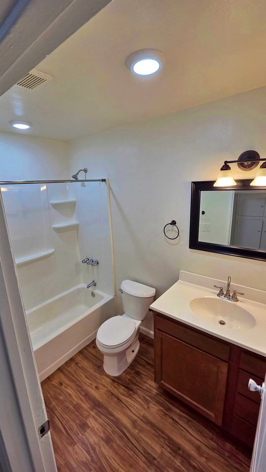 1304 1304 ROXANNE DRUnit 18 #18 - Photo 2 of 5