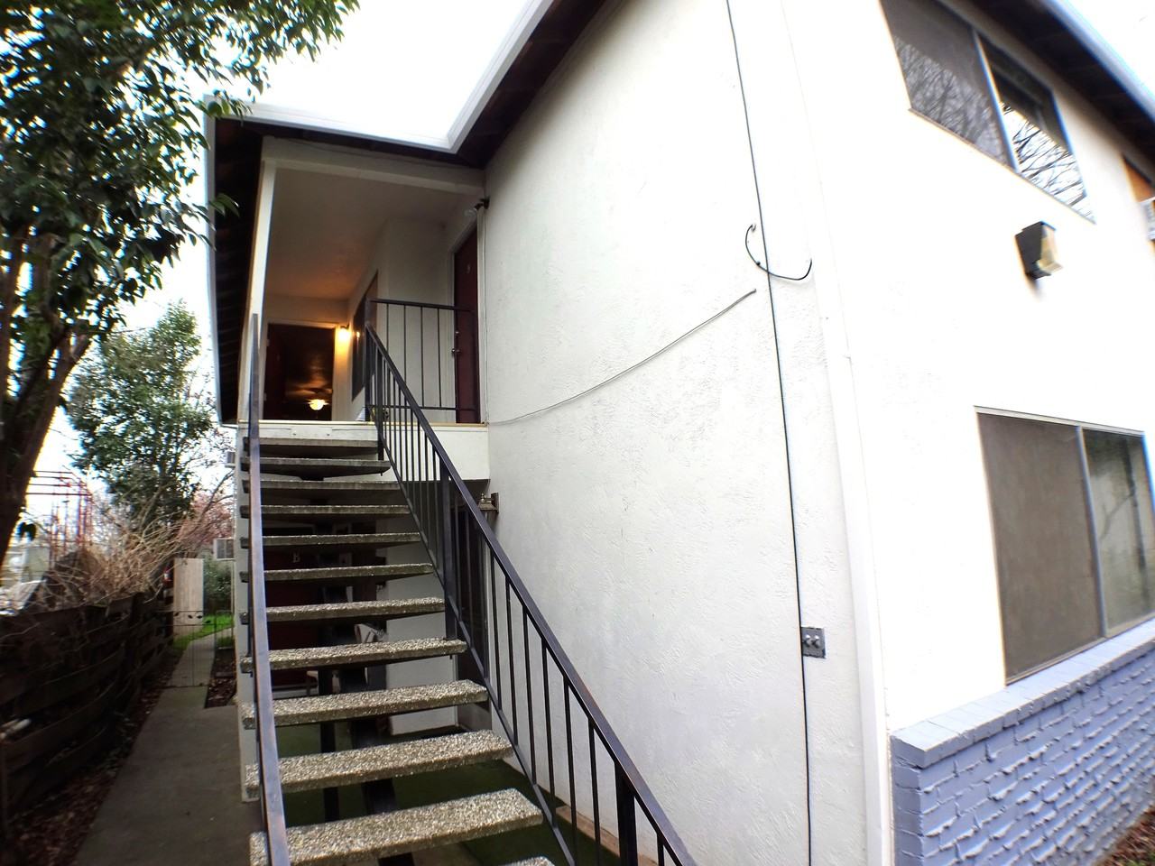 275 E 19th St #D - Photo 2 of 12