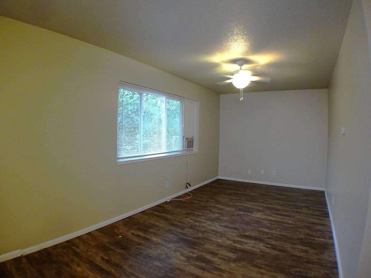 275 E 19th St #D - Photo 3 of 12