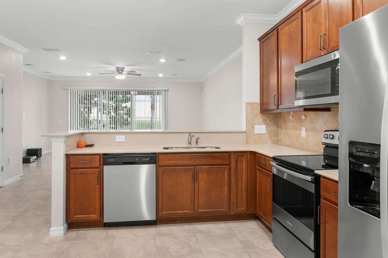 3869 Plainview Dr #1 - Photo 6 of 33