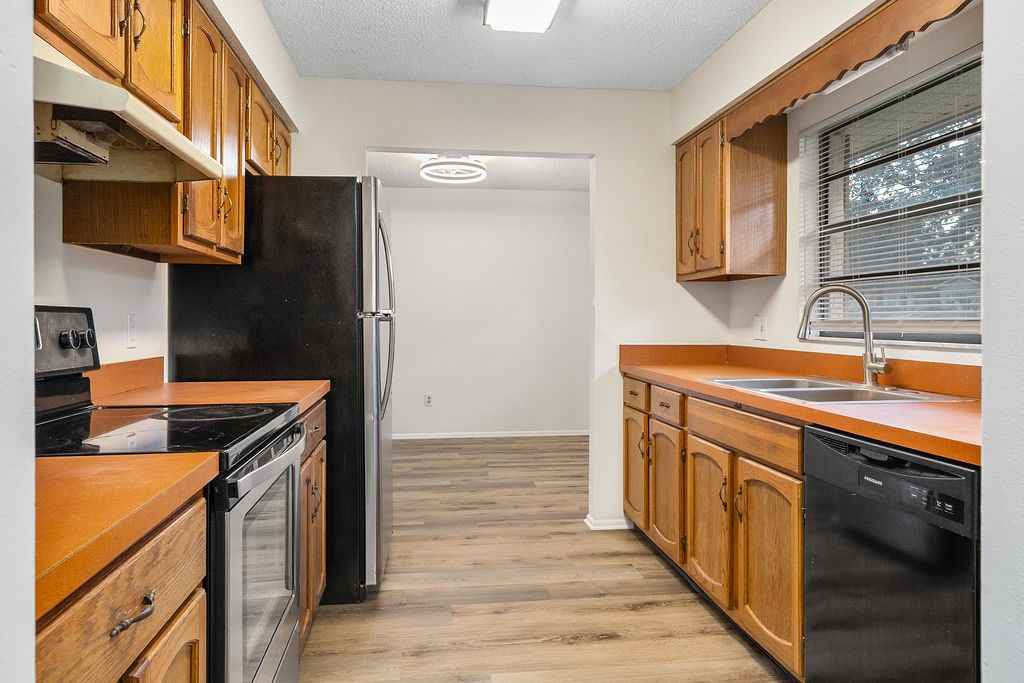 223 E Fern Dr #1 - Photo 5 of 18