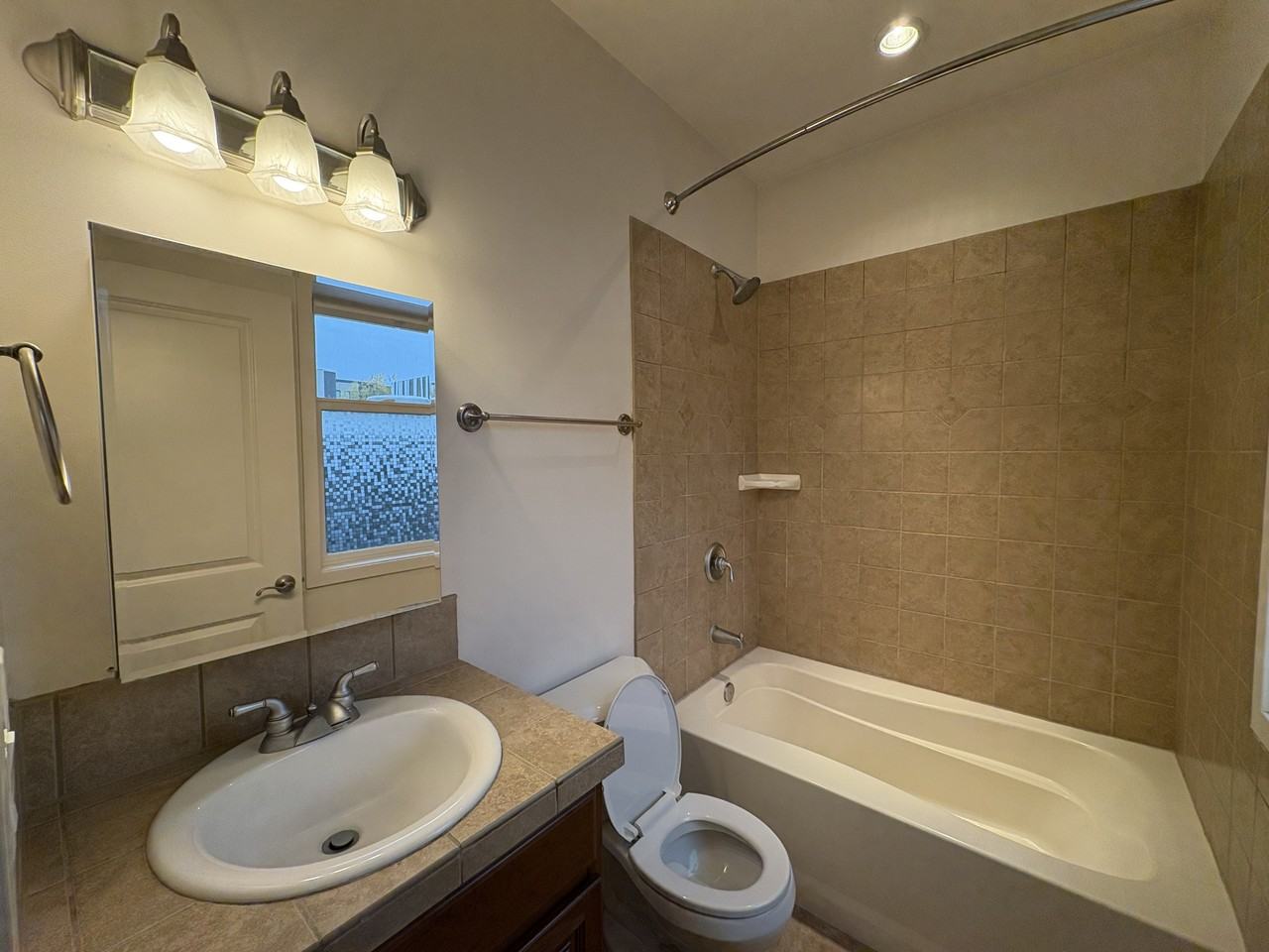 1926 Nw Overton St #1 - Photo 7 of 11