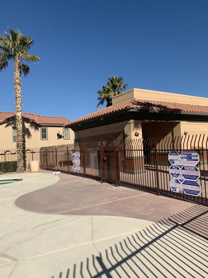 1142 Paradise Garden Dr #1 - Photo 3 of 16