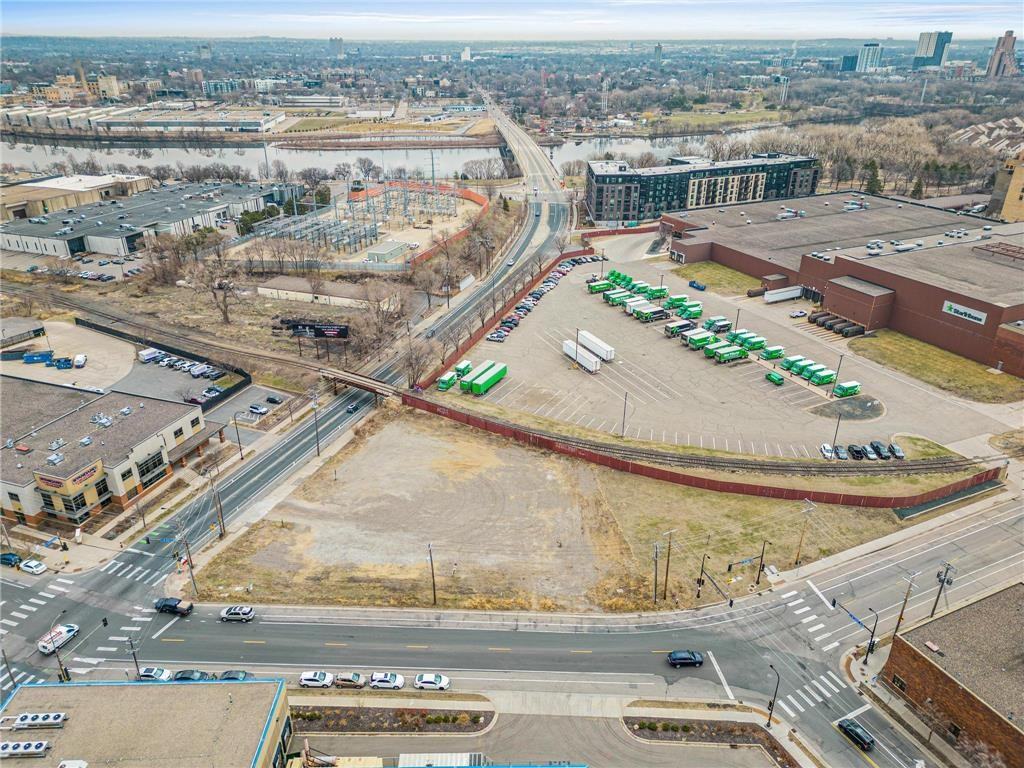 129 Plymouth Ave N #0 - Photo 2 of 8