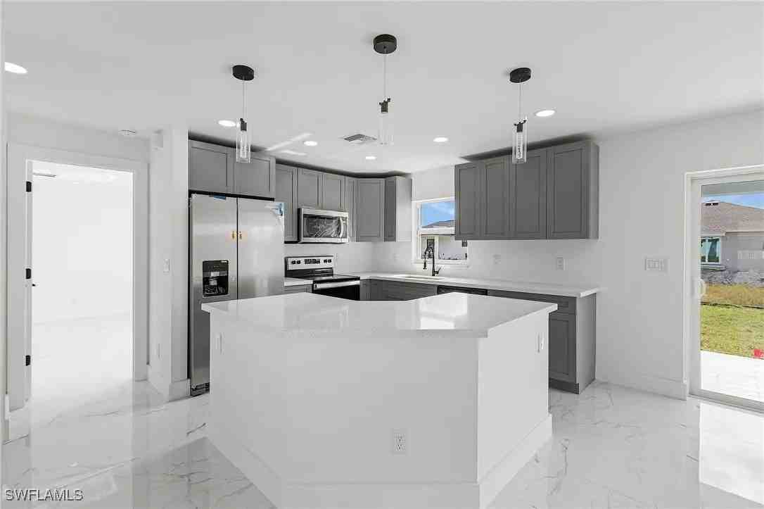 2505 39th Street #402 - Photo 2 of 10