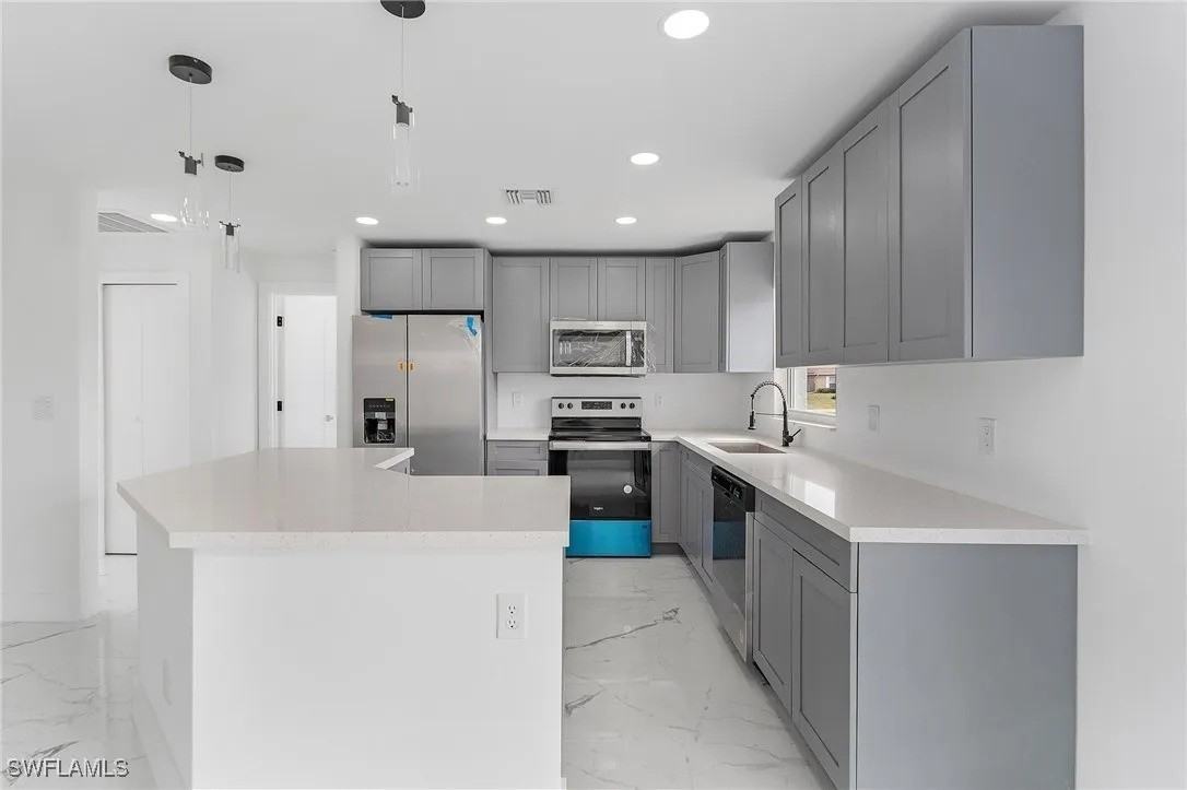 2505 39th Street #402 - Photo 3 of 10