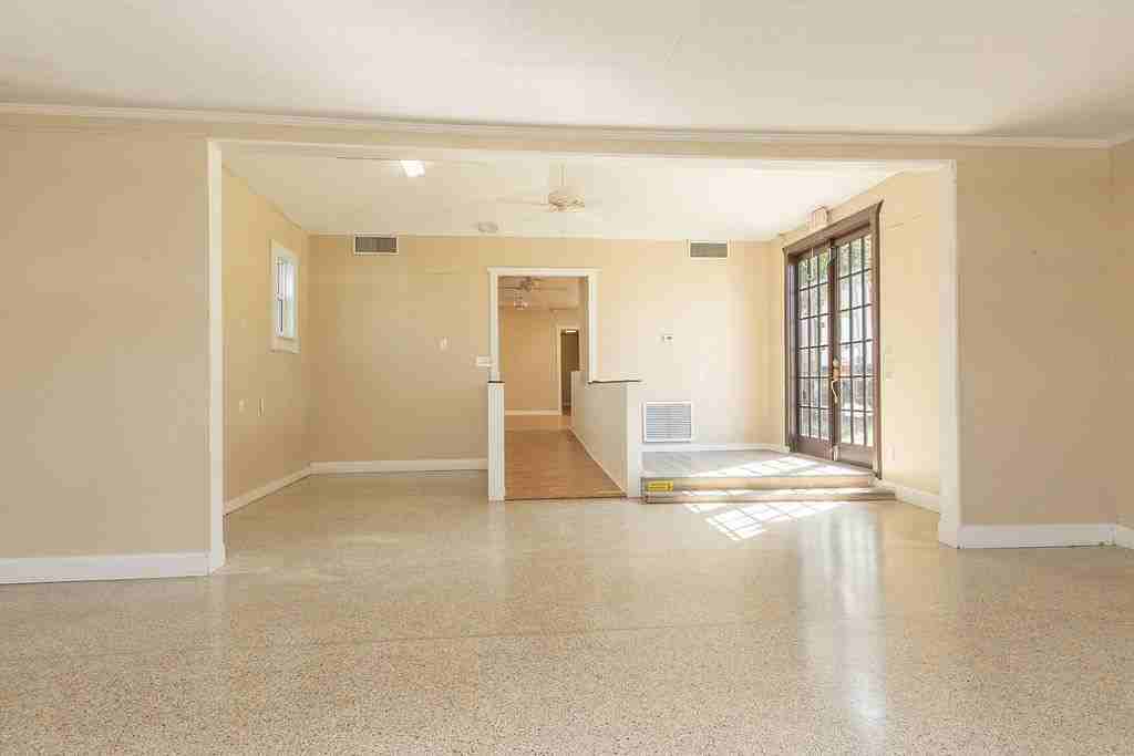 209 S Florida Ave #1 - Photo 4 of 15