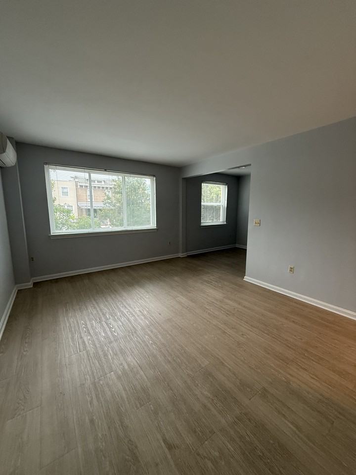 1431 1431 E Street NEUnit #3 - Photo 2 of 12