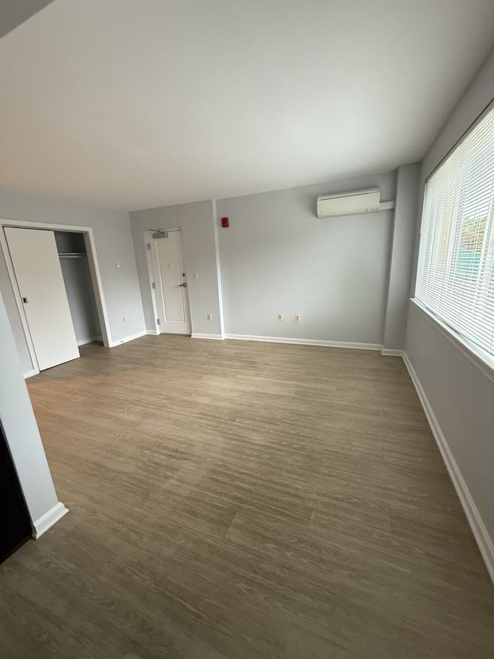 1431 1431 E Street NEUnit #3 - Photo 4 of 12