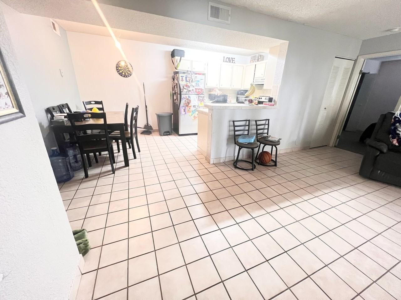 350 Palm Circle East #1 - Photo 3 of 8