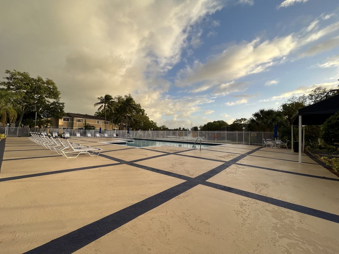 350 Palm Circle East #1 - Photo 5 of 8