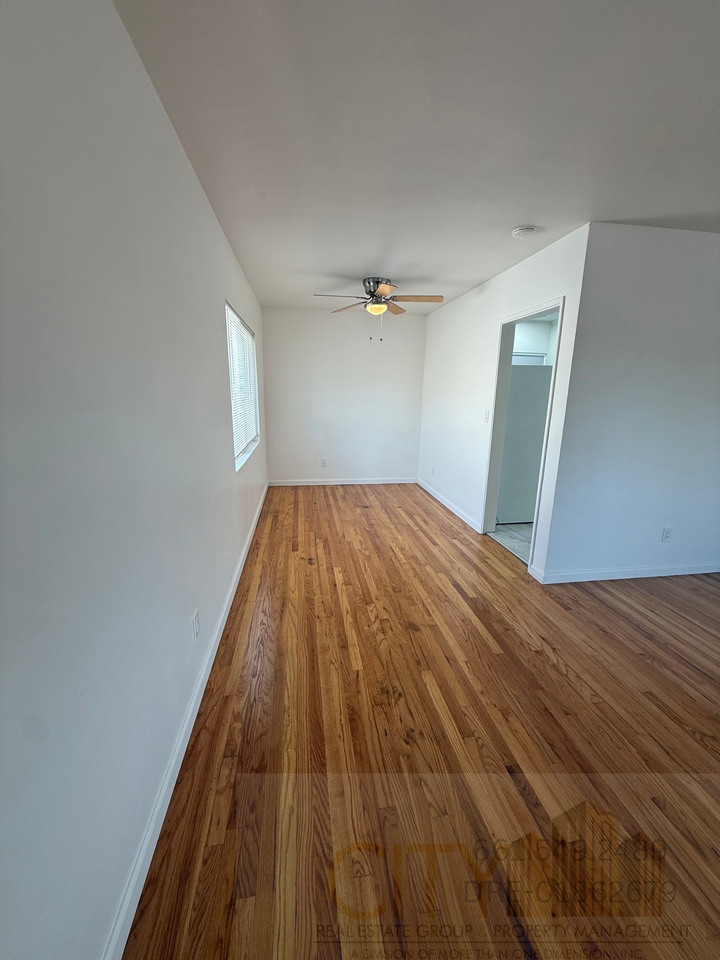 608 Pine St #608 - Photo 3 of 9