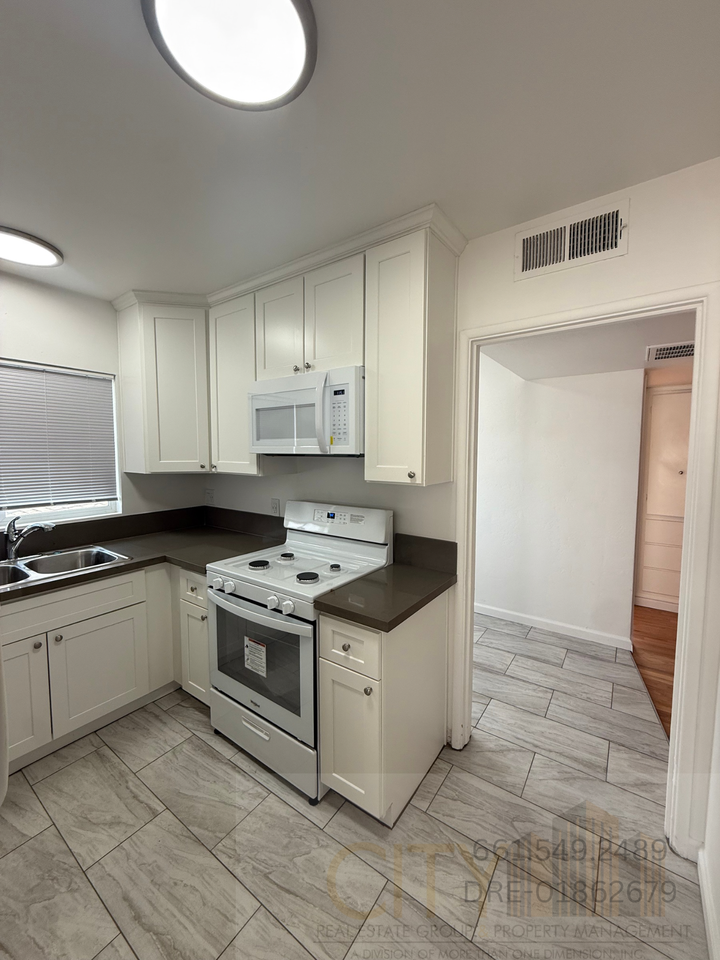 608 Pine St #608 - Photo 4 of 9