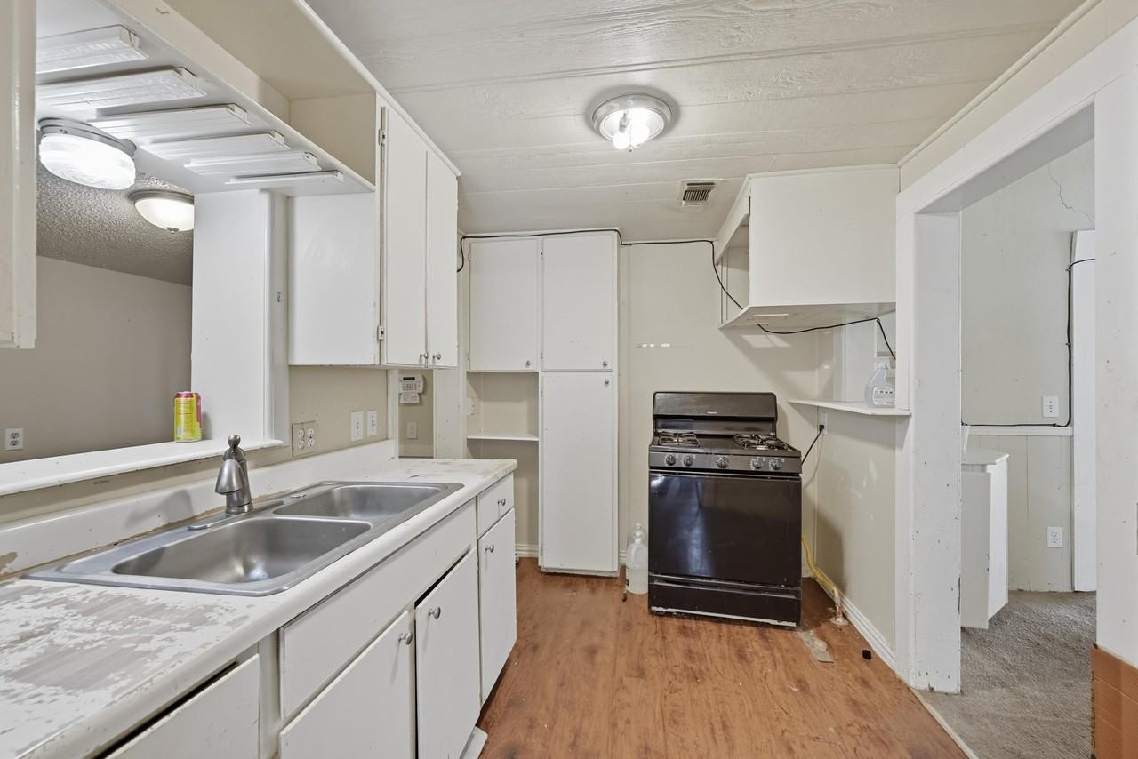 1025 E Chaffin St #1 - Photo 2 of 18